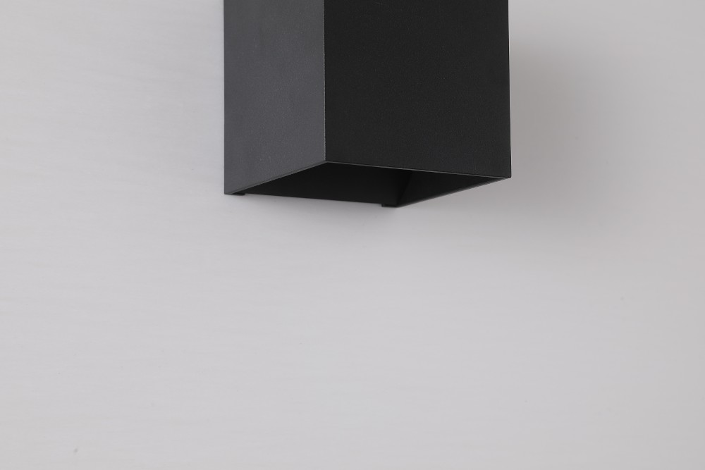 Spot monté en surface Newton Haut et Bas Noir Searchlight 5053423285207