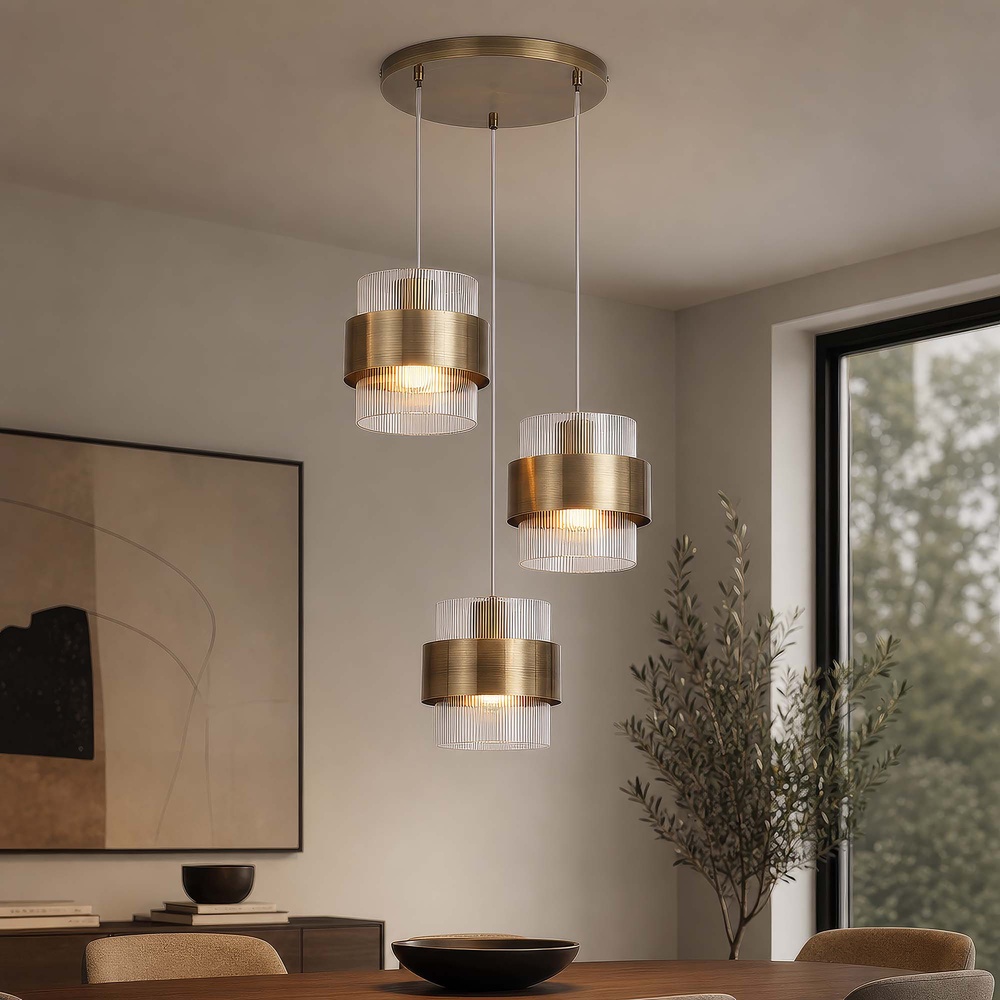 Lampe suspendue Royal Laiton ancien à trois lumières Searchlight 5,05342E+12