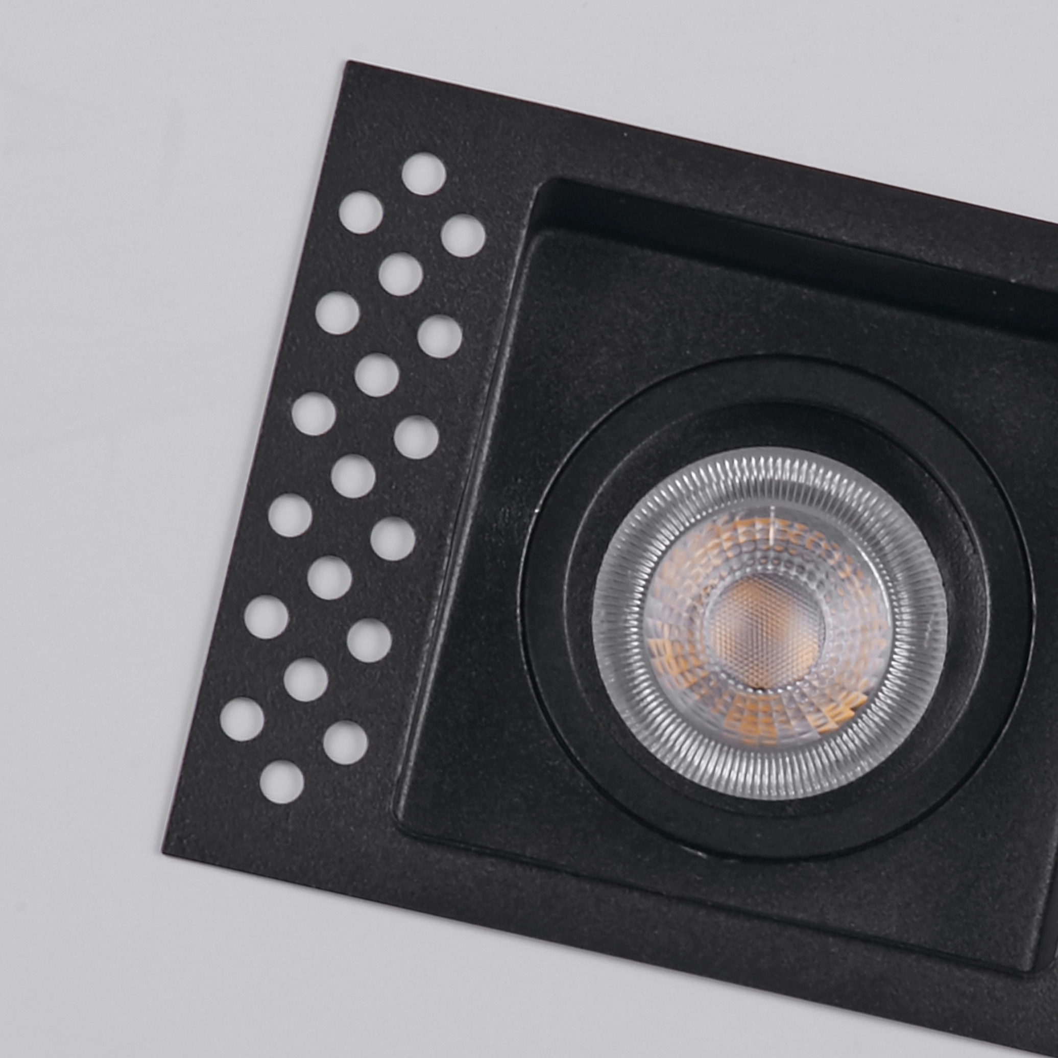 Projecteur encastré Zelda Carré noir Lyora 5053423316154