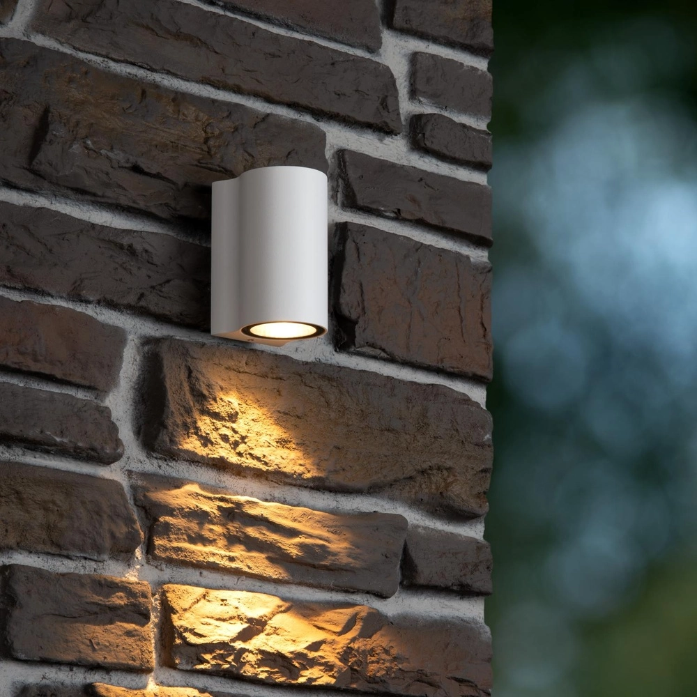 Lampe murale de conception Akra IP54 blanc défoncé Lucide 5411212334039