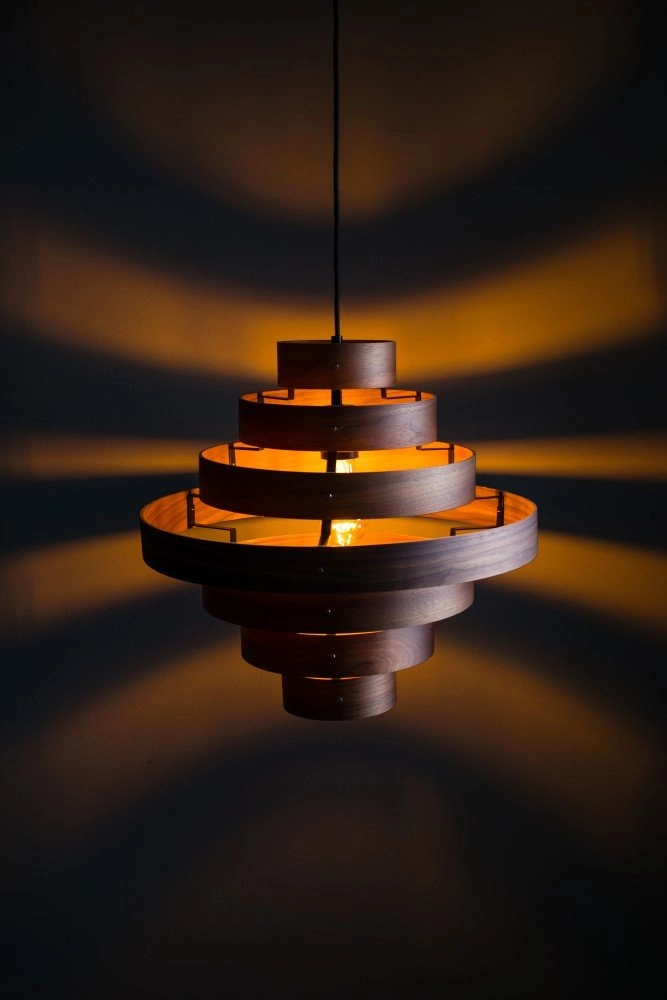 Lampe à suspension robuste Walnut 7 anneaux bois marron ETH 8719075185759