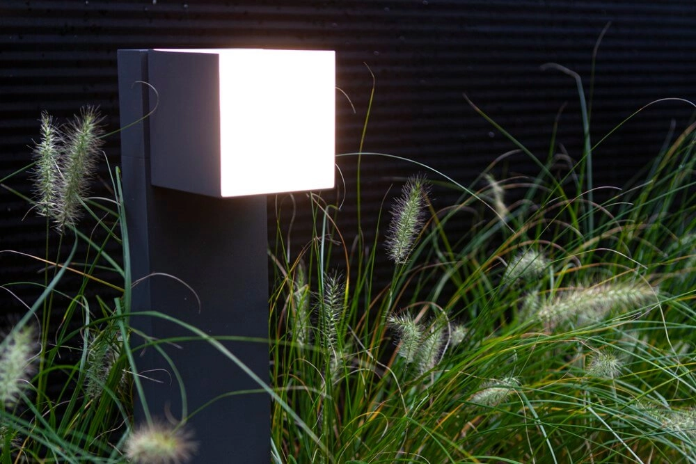 Éclairage de chemin design Cuba avec prise Lutec 6939412070278