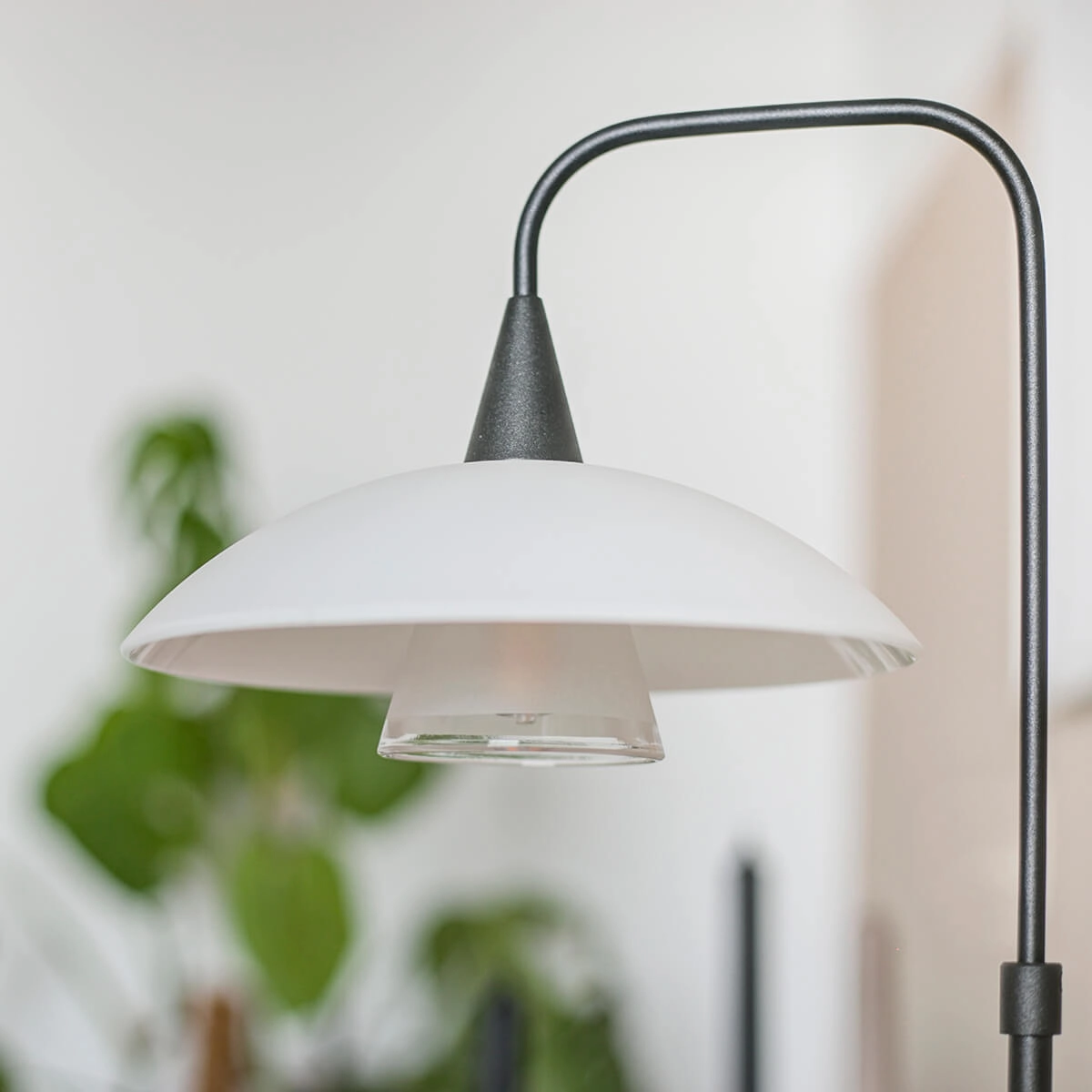 Lampe de table Tallerken noir avec du blanc Steinhauer 8712746133585