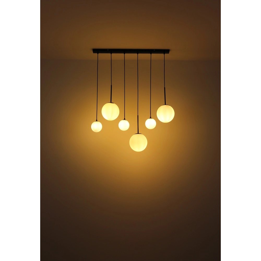 Lampe pendante de conception Hallie Noir à 6 lumières avec sphères blanches Globo 9007371448920
