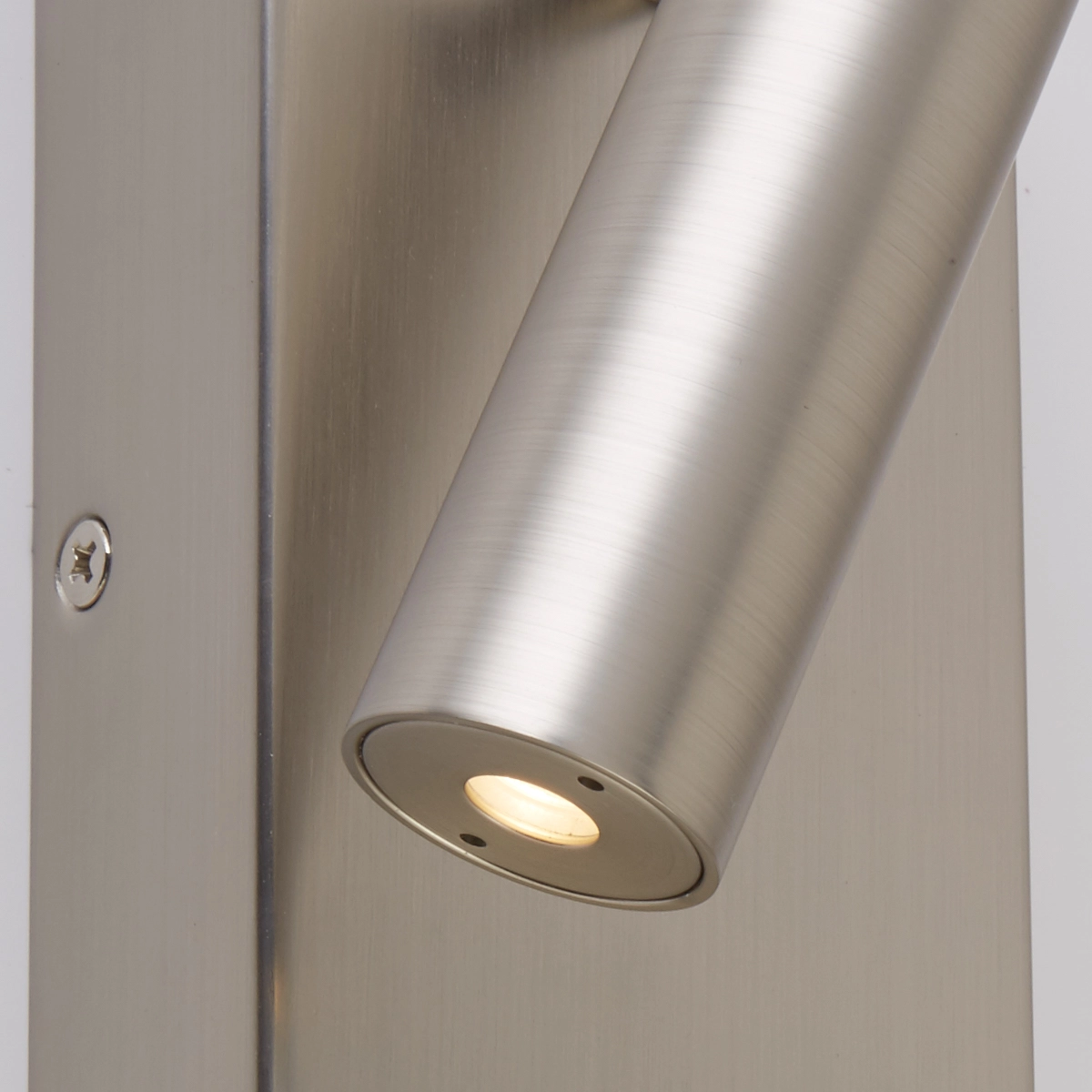 Lampe de chevet Victoria nickel avec connecteur Lyora 5053423308722