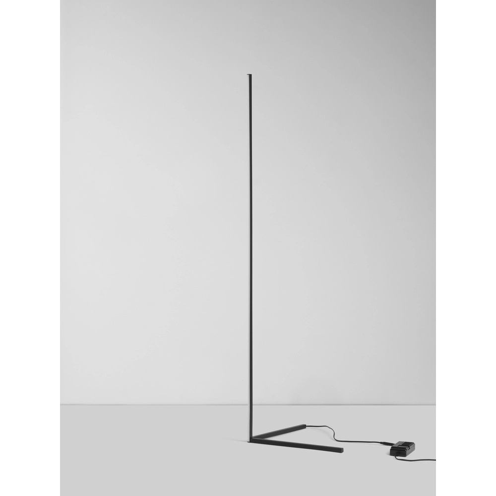 Lampadaire V-Line noir Lyora 5212017433404