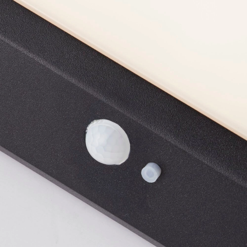 Applique Solar conception noire Searchlight 5053423241555