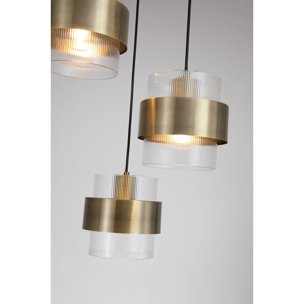 Lampe suspendue Royal Laiton ancien à trois lumières Searchlight 5,05342E+12