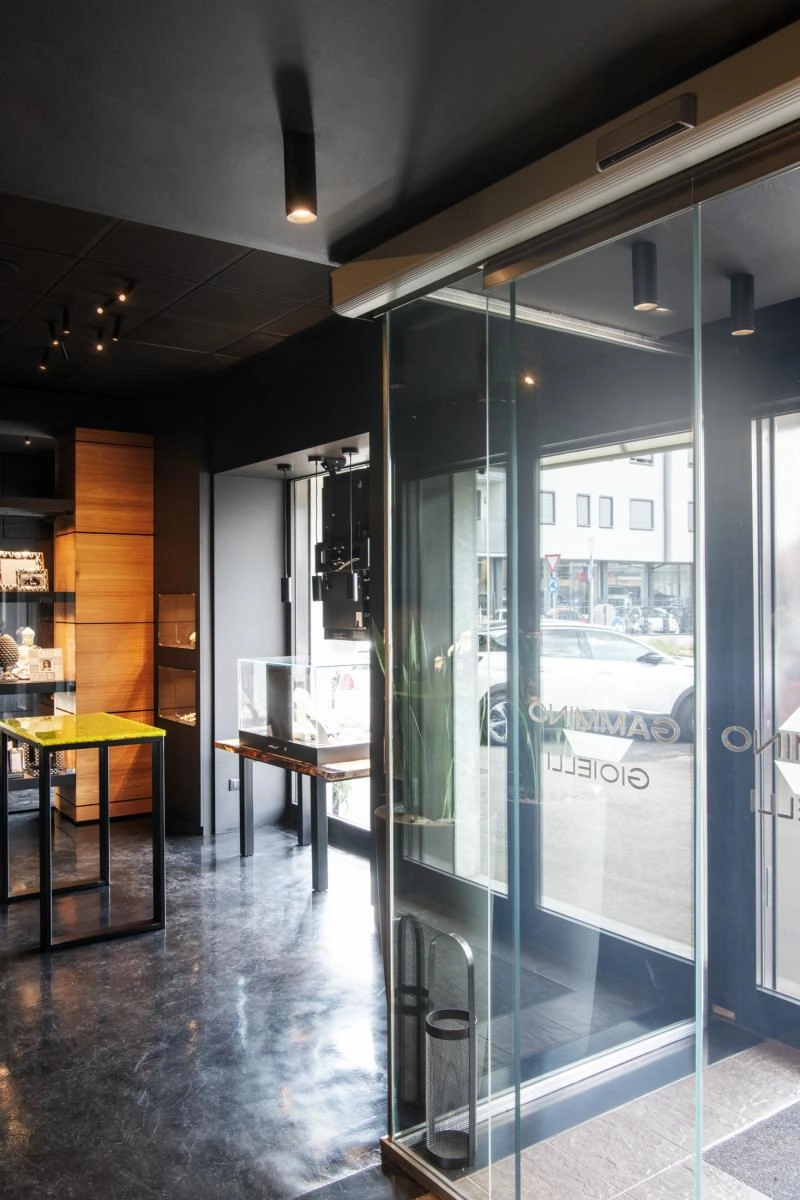 Spot en saillie Numinos M cylindre noir 2700K - 60 deg SLV 4024163243704