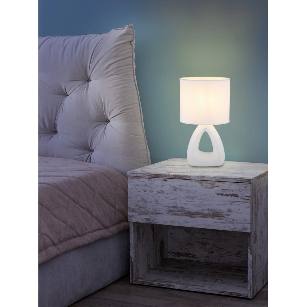 Lampe de table de conception Triangle Blanc Globo 9007371487509