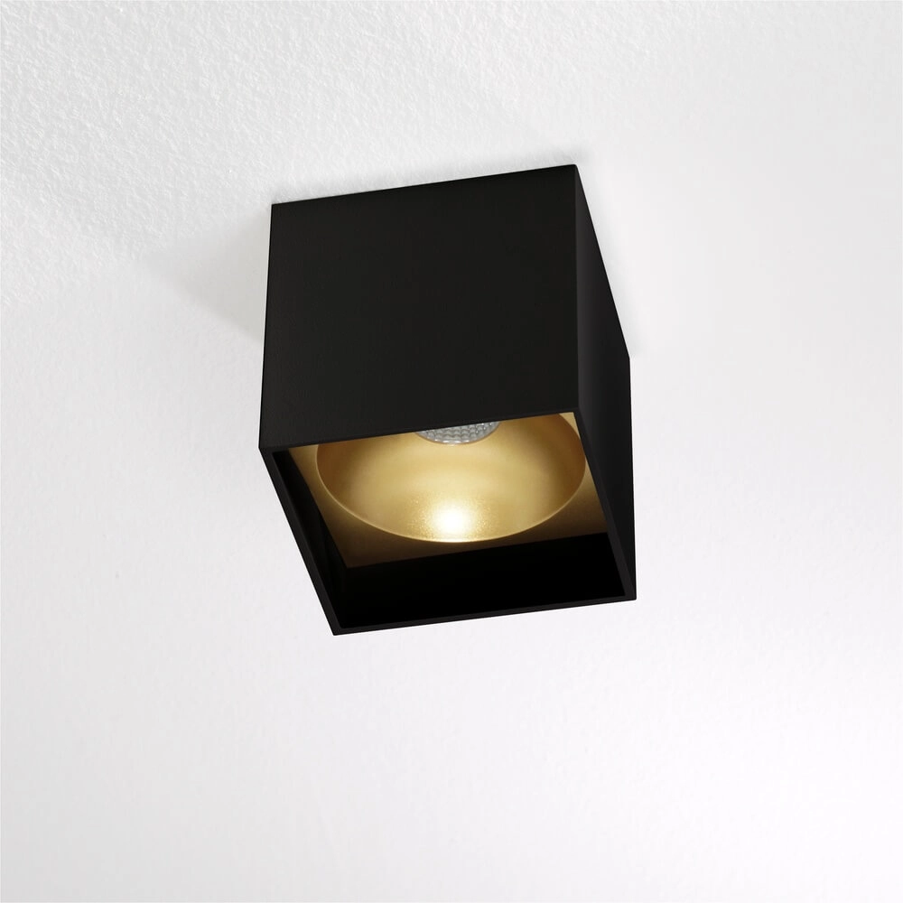 Plafonnier carré Brock Noir avec intérieur doré Plafonnier carré Brock Noir avec intérieur doré