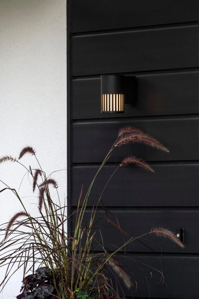 Applique murale design Pistoia noir avec verre blanc KonstSmide 7318303577529