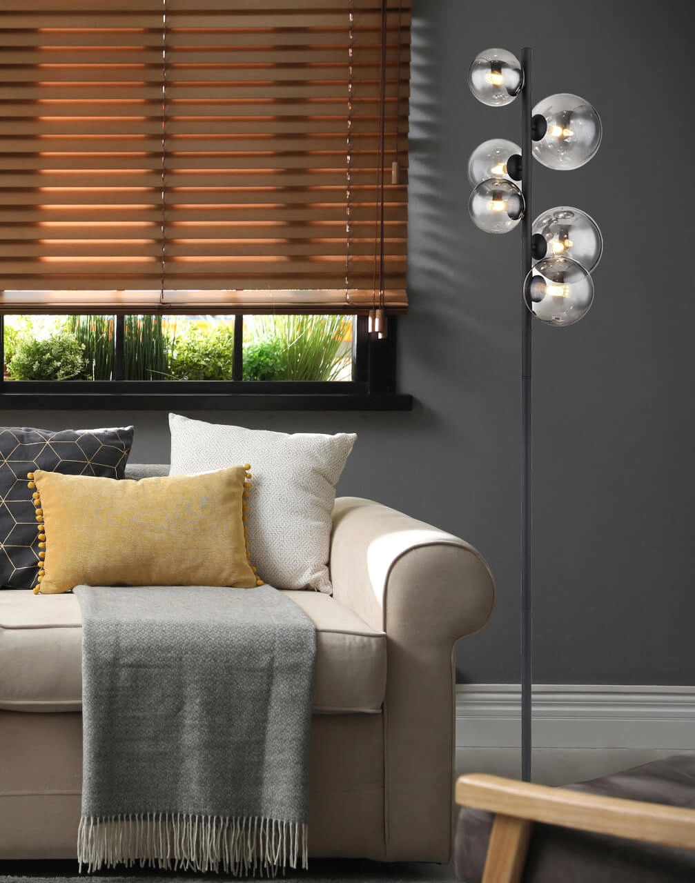 Lampadaire noir Riha 6 lumières Globo 9007371417889