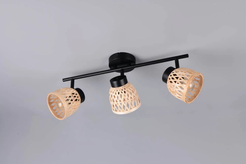 Plafonnier 3 lumières Laurent avec des bouchons de crème Trio 4017807637564