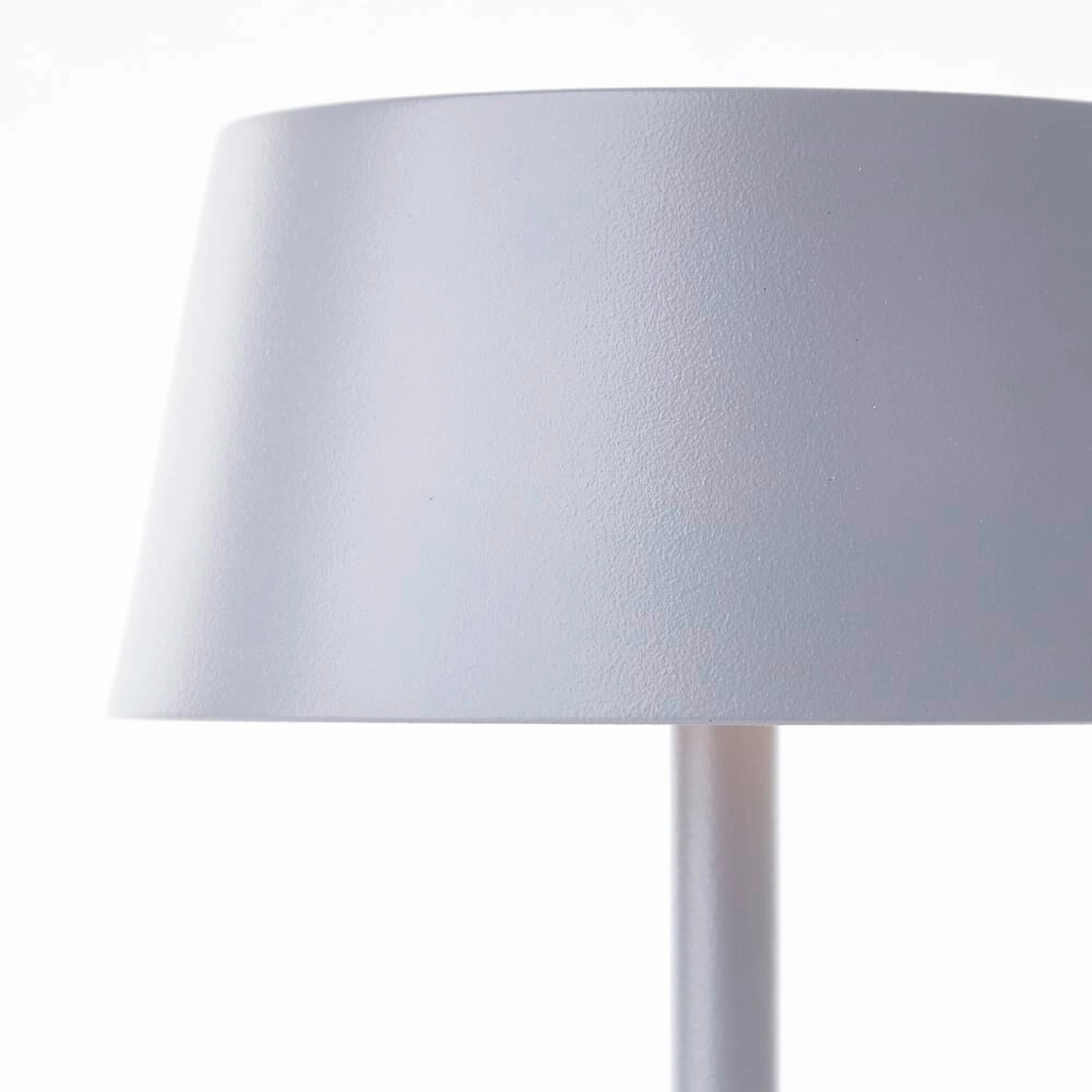 Lampe de table design grise Picco sur la batterie Brilliant 4004353437724