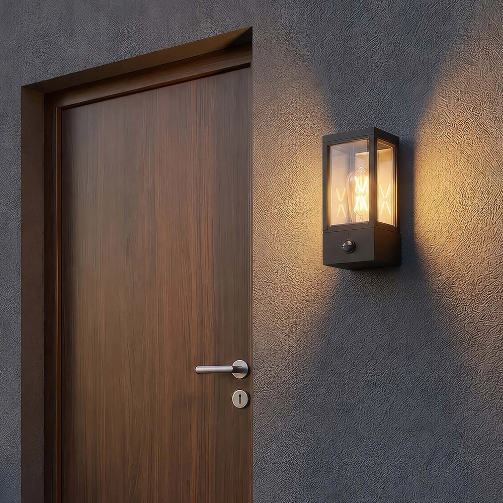 Lampe murale de conception Dubai Noir avec capteur Searchlight 5,05342E+12
