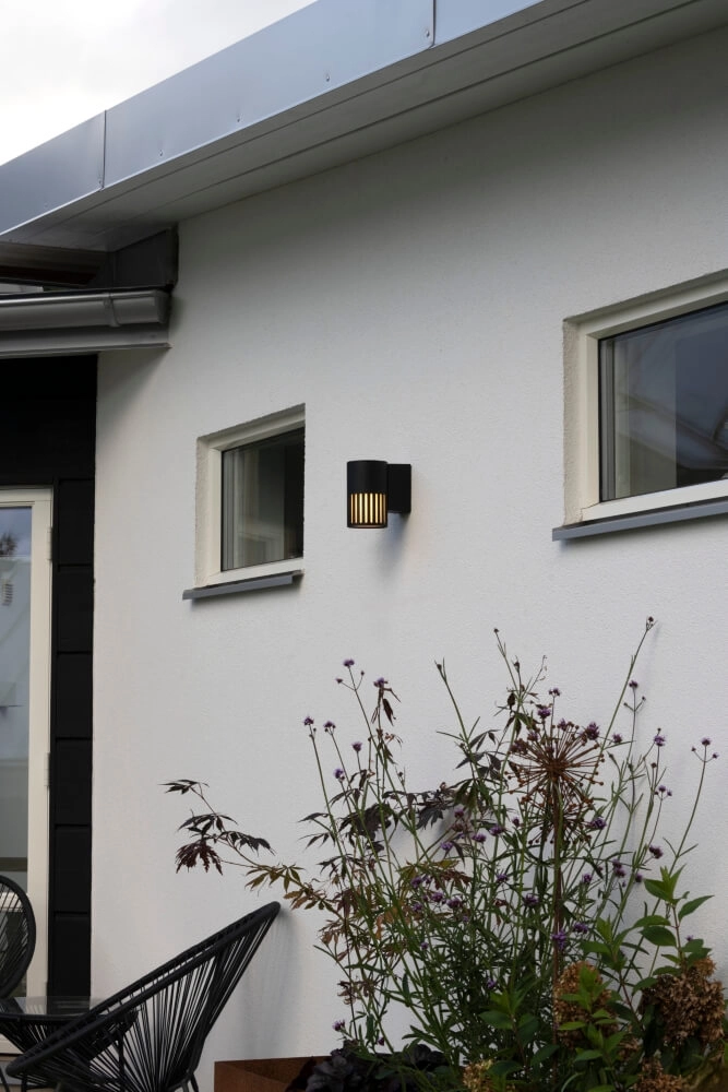 Applique murale design Pistoia noir avec verre blanc KonstSmide 7318303577529