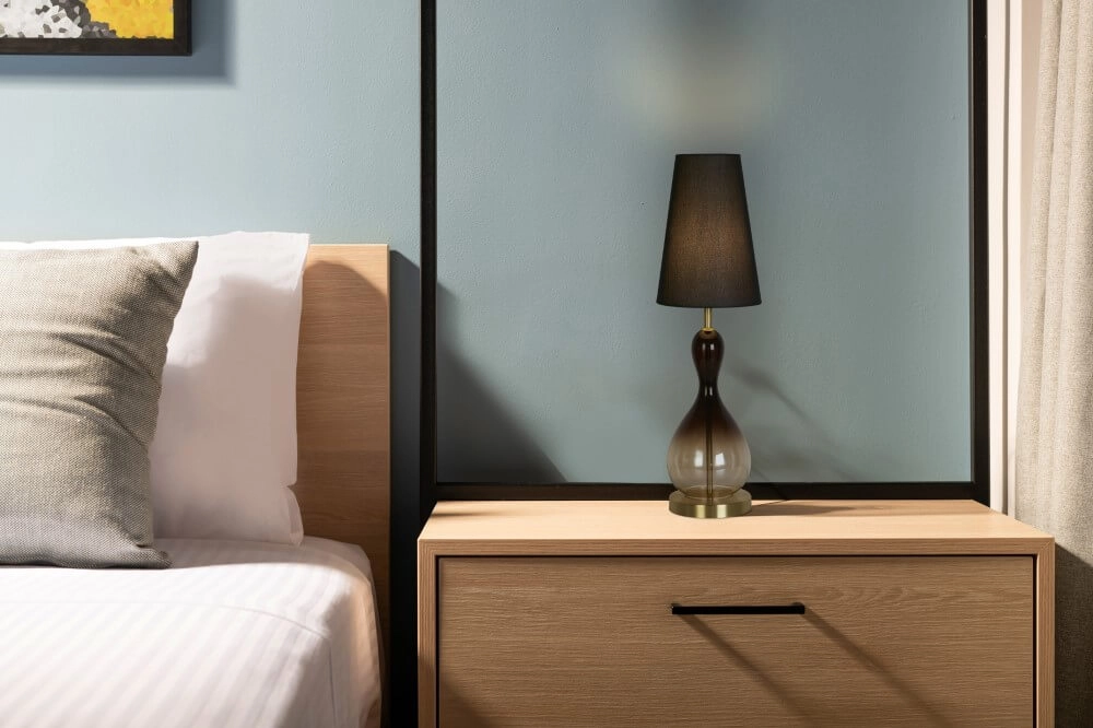 Lampe de table noire Marakesh avec capuche Searchlight 5053423267722