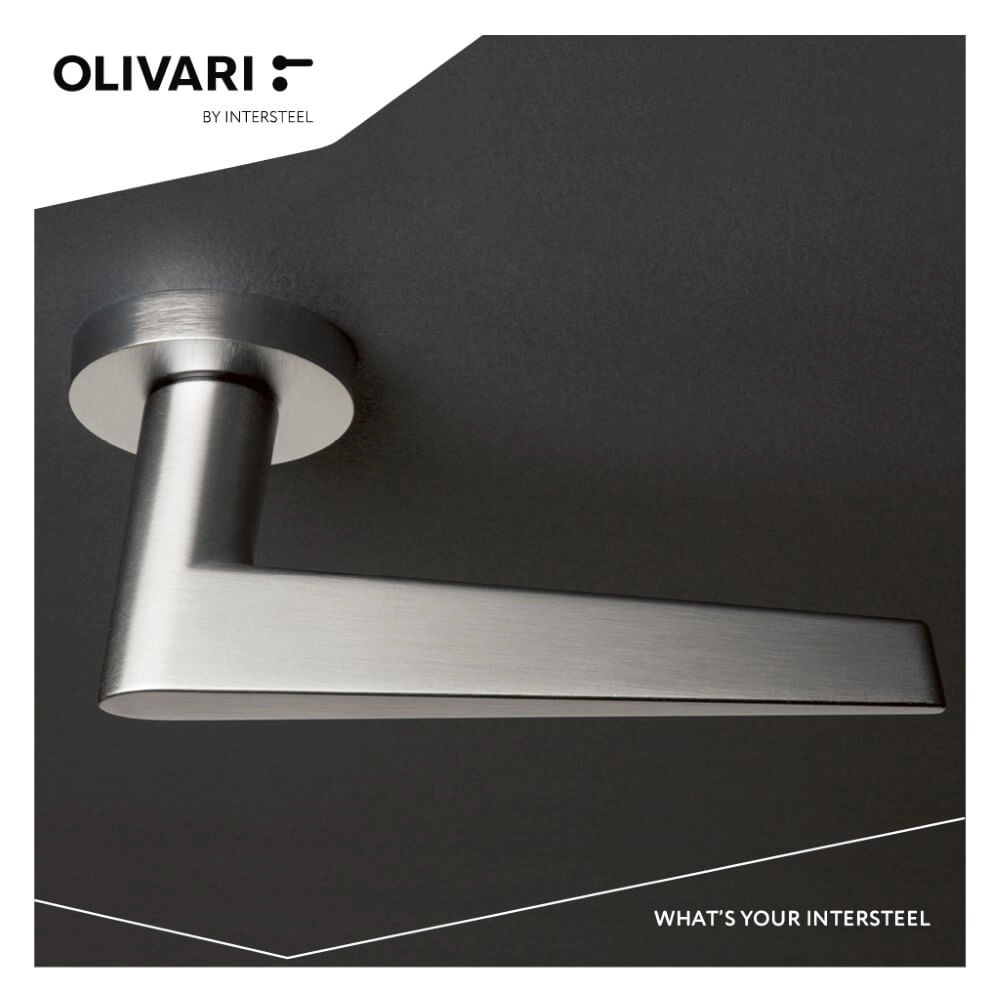 Poignée de porte design Nina sur rosace en acier inoxydable Olivari 8714186510179
