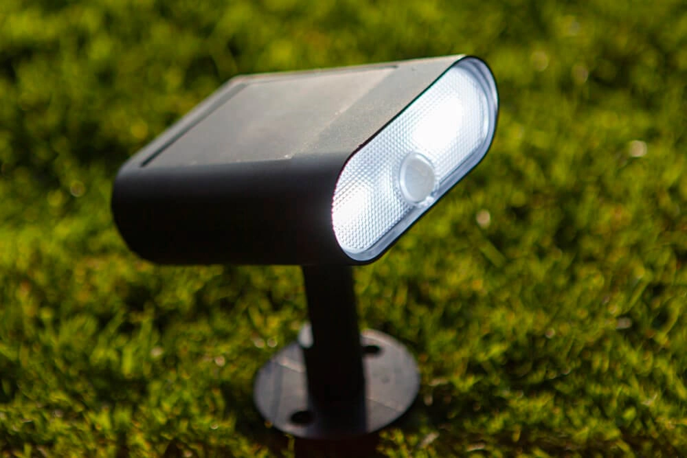 Lampe de jardin solaire Ginbo intelligent Lutec 6939412013640