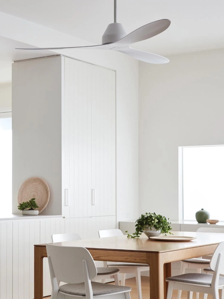 Ventilateur de plafond blanc sans lampe Whitehaven Ø 143cm IP55 Beacon 9333509136439