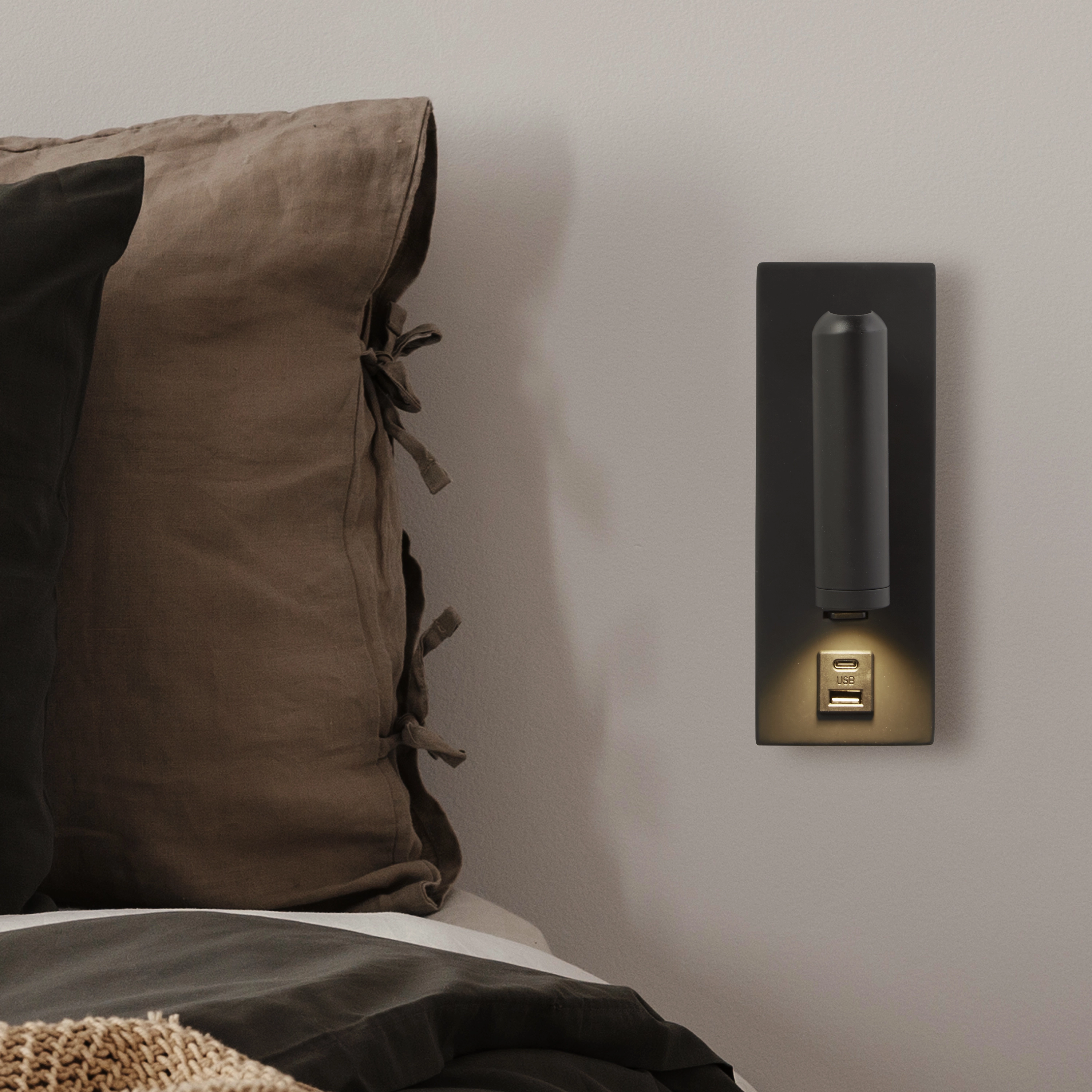 Lampe de chevet noire Marlow avec USB Lyora 5053423275857