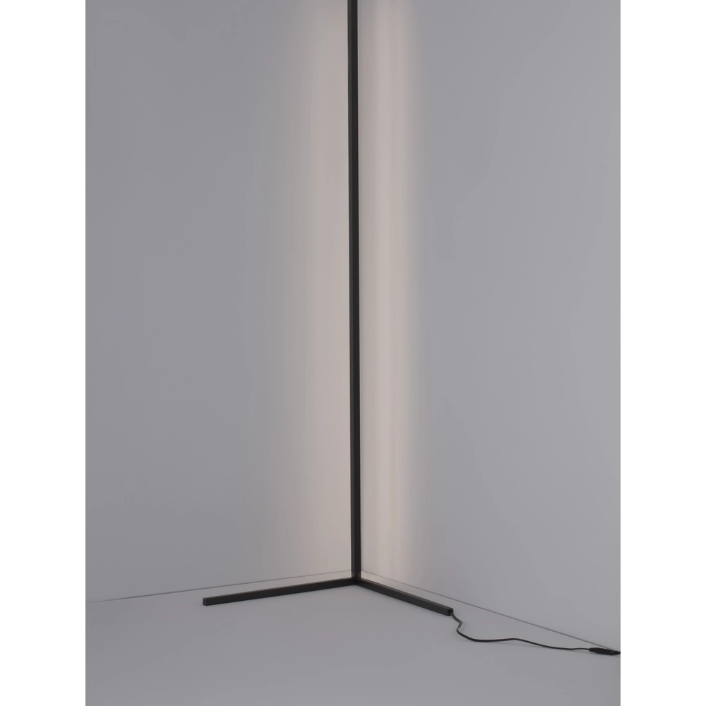 Lampadaire V-Line noir Lyora 5212017433404
