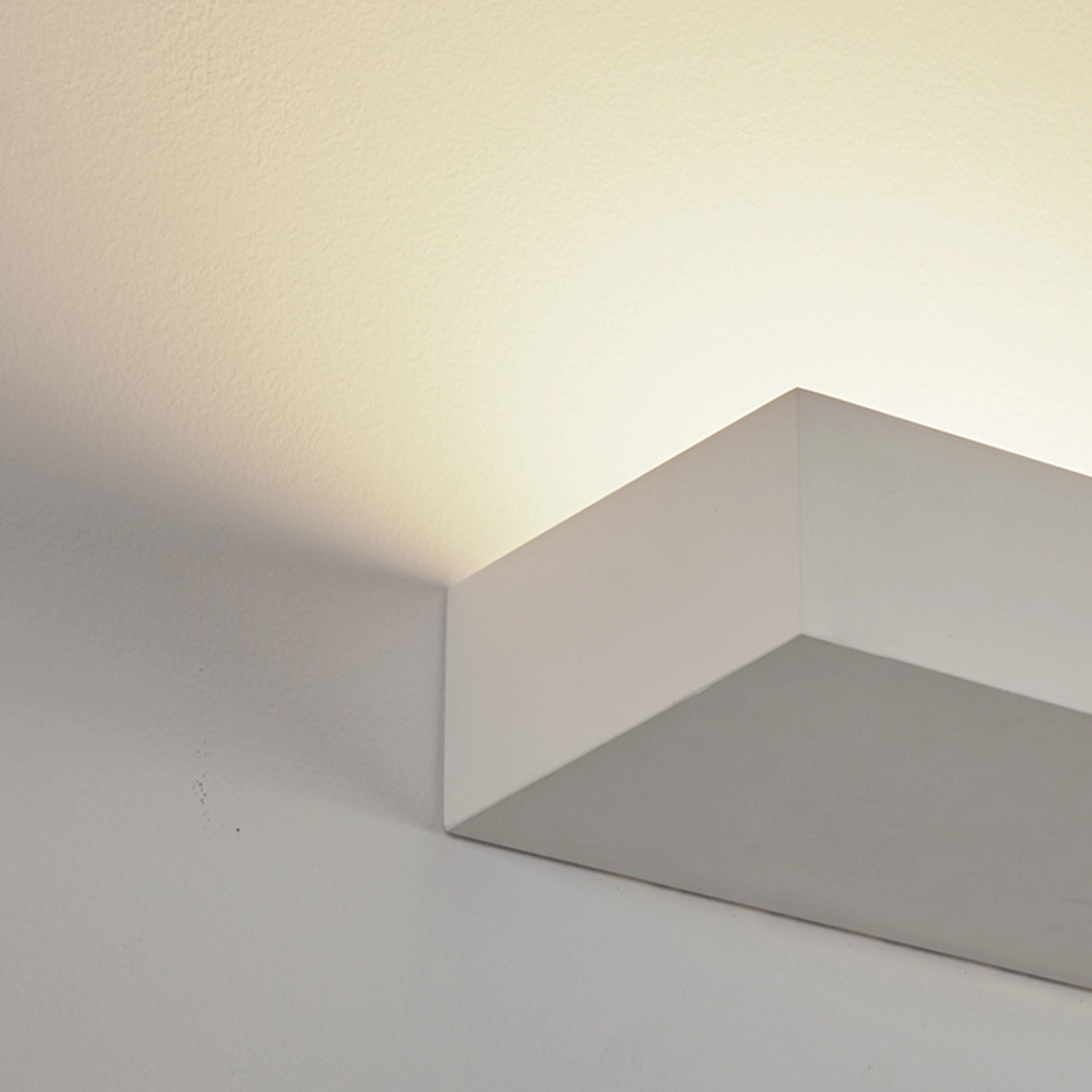 Lampe murale élégante Avron Blanc en plâtre Lyora 5053423308098