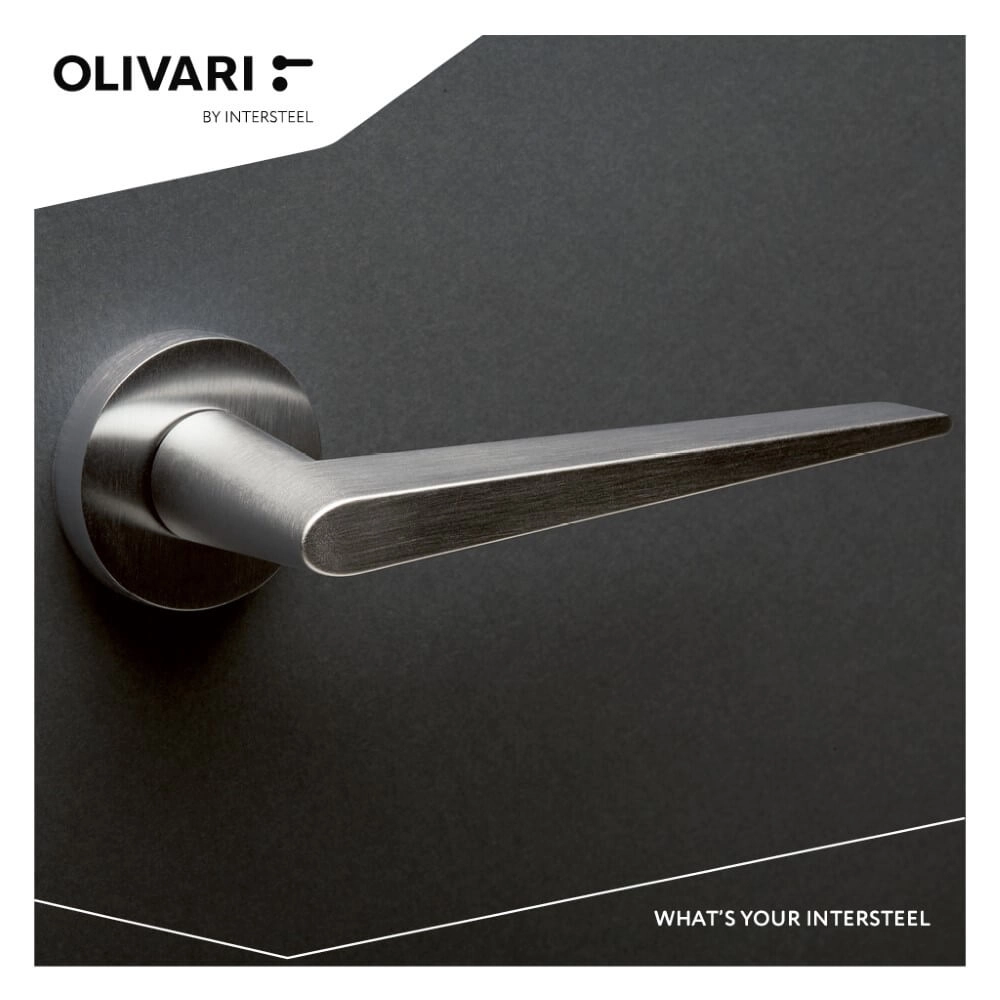 Poignée de porte design Nina sur rosace en acier inoxydable Olivari 8714186510179