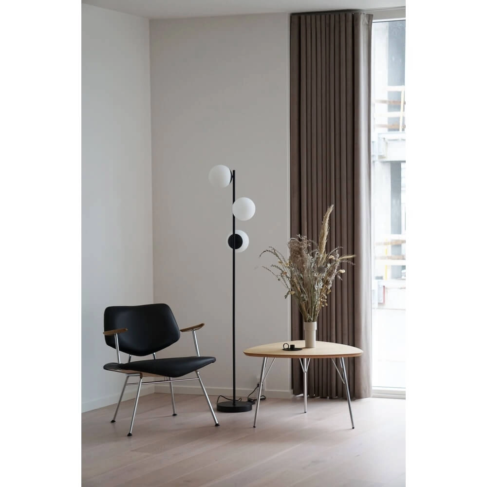 Lampadaire Lilly 3 lumières noires avec sphère blanche Nordlux 5701581459182