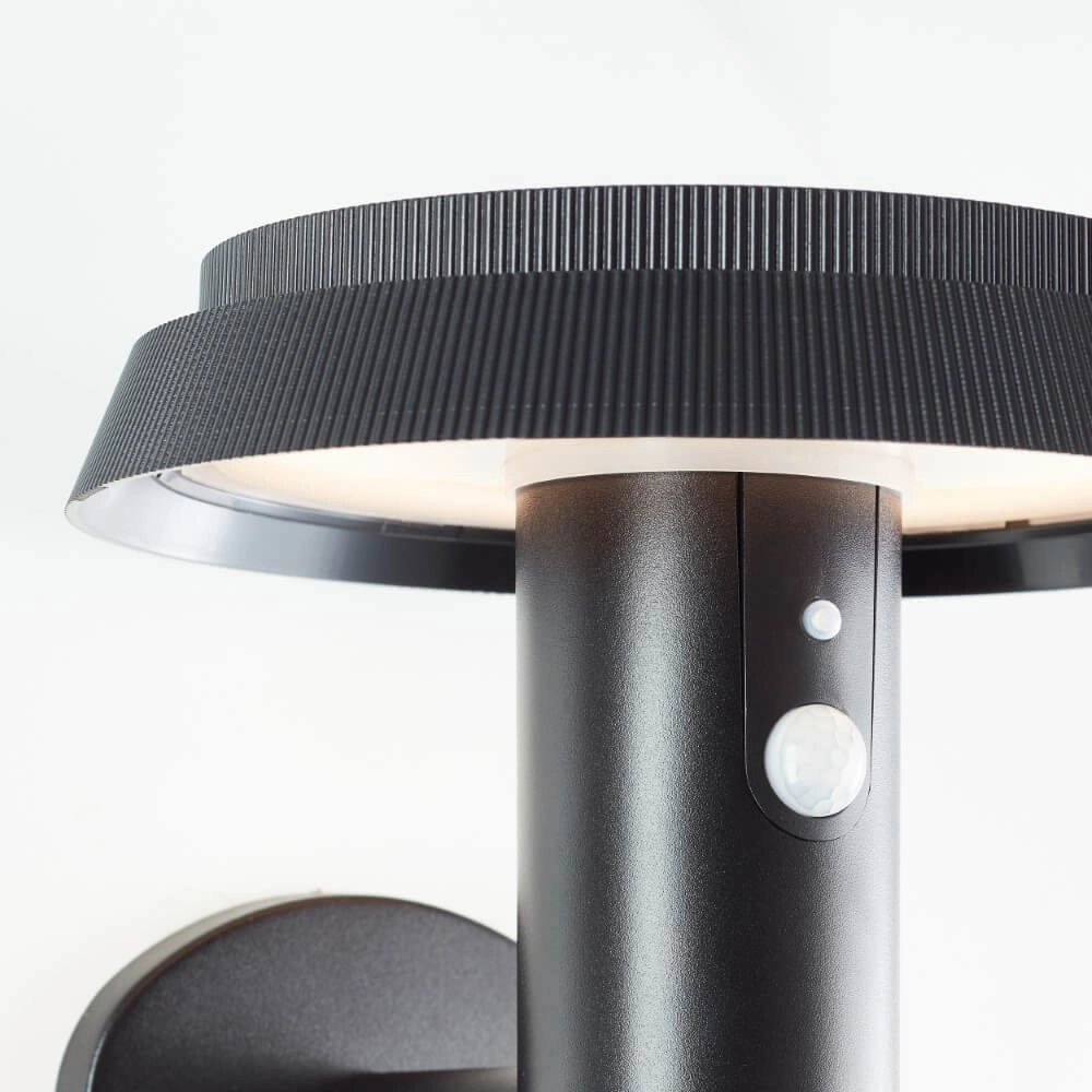 Applique noire Alvero avec capteur Brilliant 4004353437823