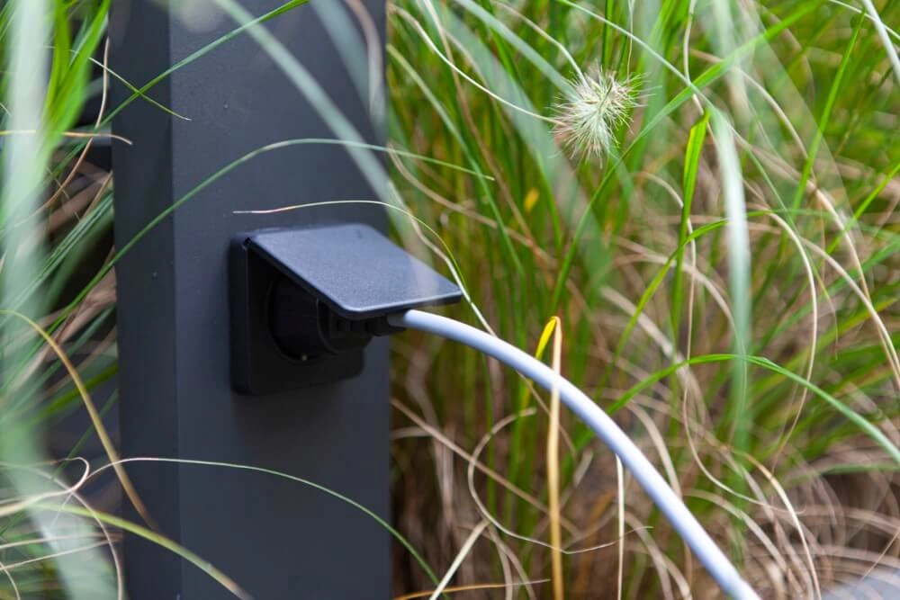 Éclairage de chemin design Cuba avec prise Lutec 6939412070278