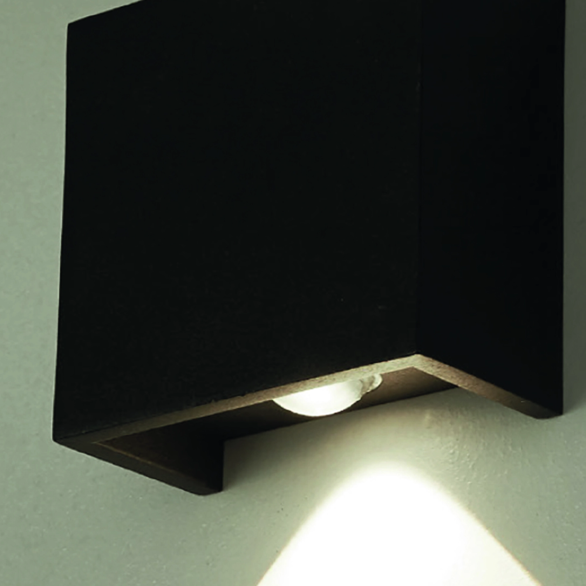 Lampe murale de conception Sloane Noir Lyora 5053423317380