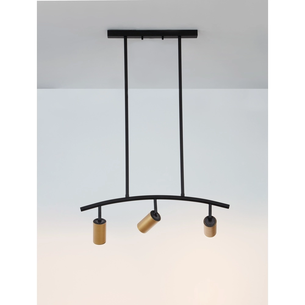 Suspension Pogno 3 lumières noir avec rond doré Suspension Pogno 3 lumières noir avec rond doré