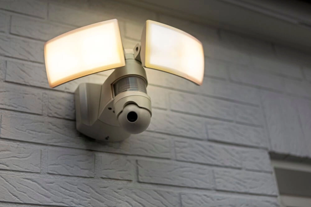 Applique design Libra blanc avec caméra Lutec 6939412013985