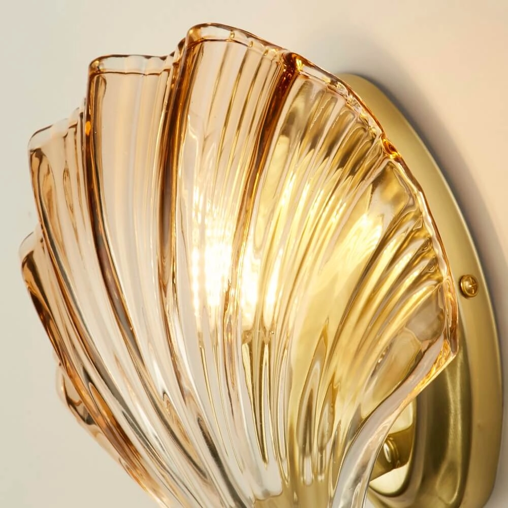Applique murale Shell avec verre ambré Searchlight 5053423271118