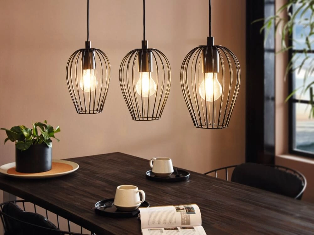 Lampe à suspension Newtown Beam 3 lumières 70cm noir Eglo 9002759494780