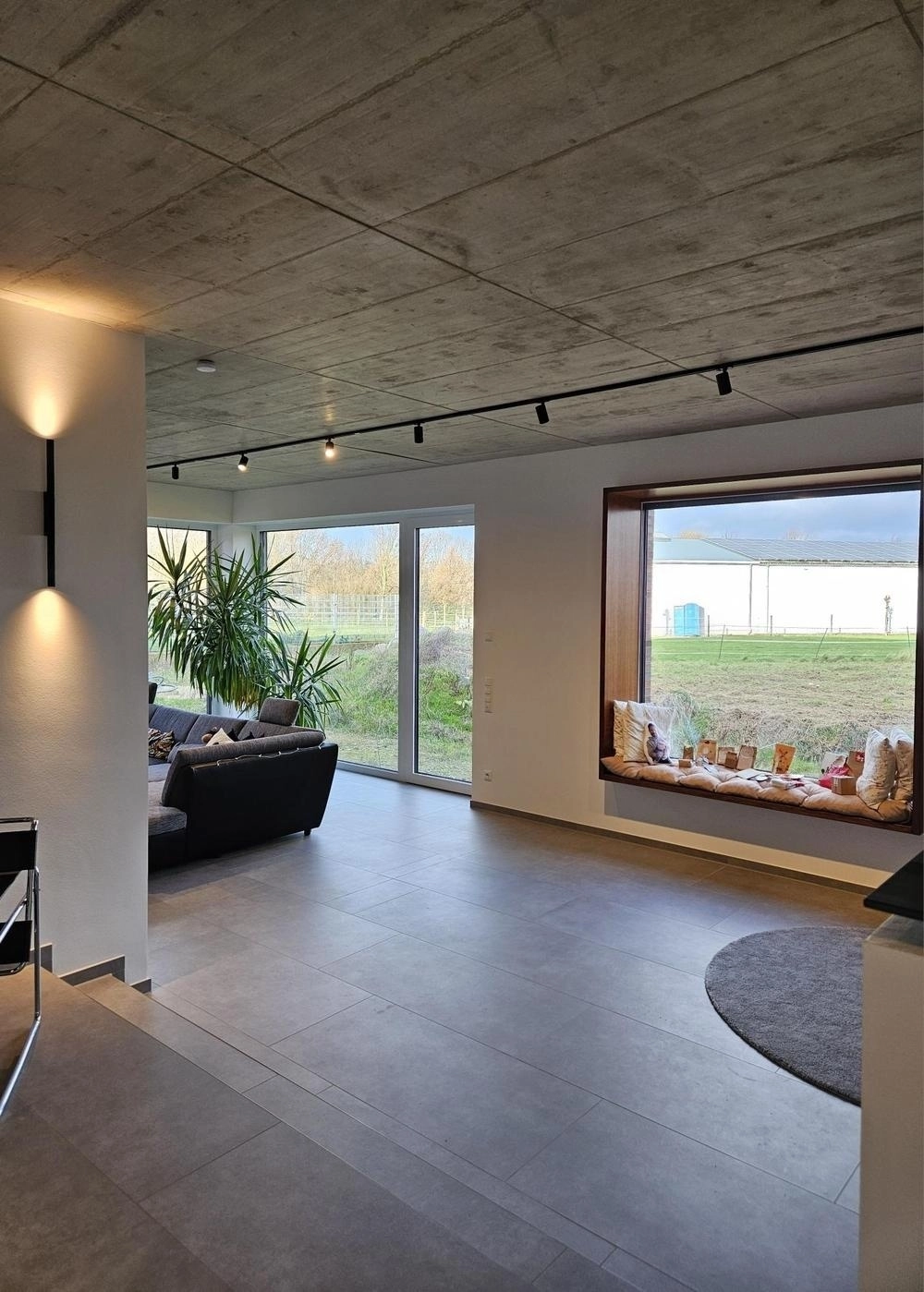 Moquerie Tevo Wing LED noire 1 phase Lyora 4255805300640