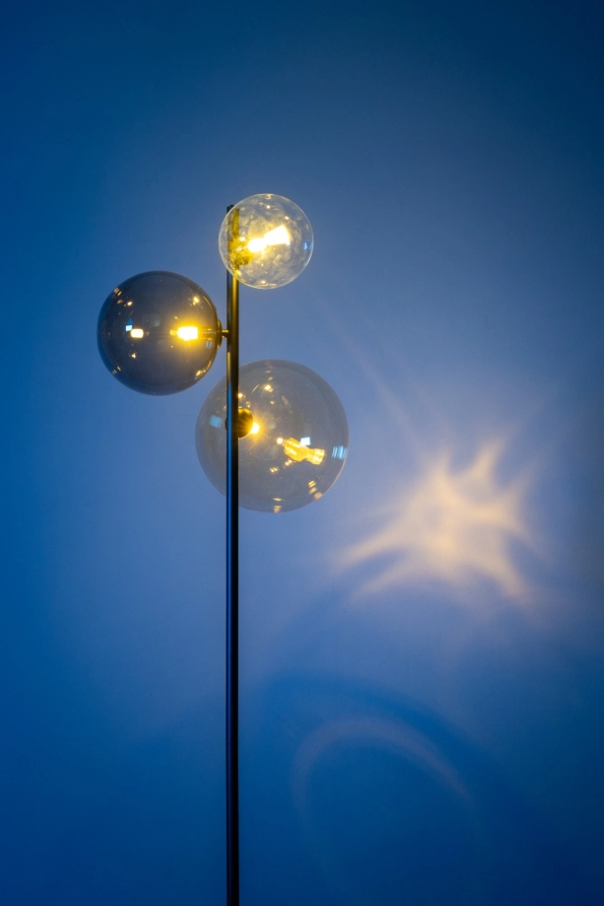 Lampe de pied en verre Shelly avec des ampoules ETH 8720195310082