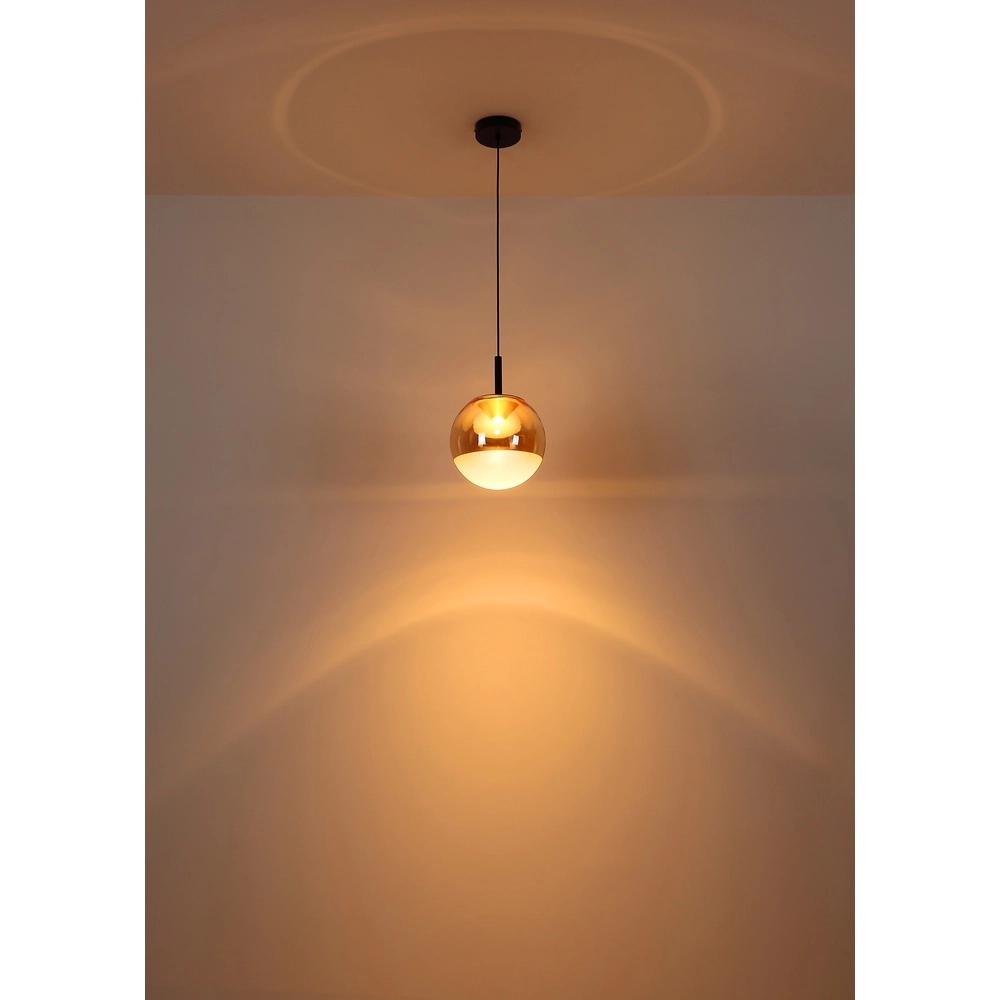 Lampe pendante de conception Severin noir avec verre ambré Globo 9007371546930