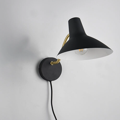 Lire l'applique murale Traveller noir Trio 4017807613759