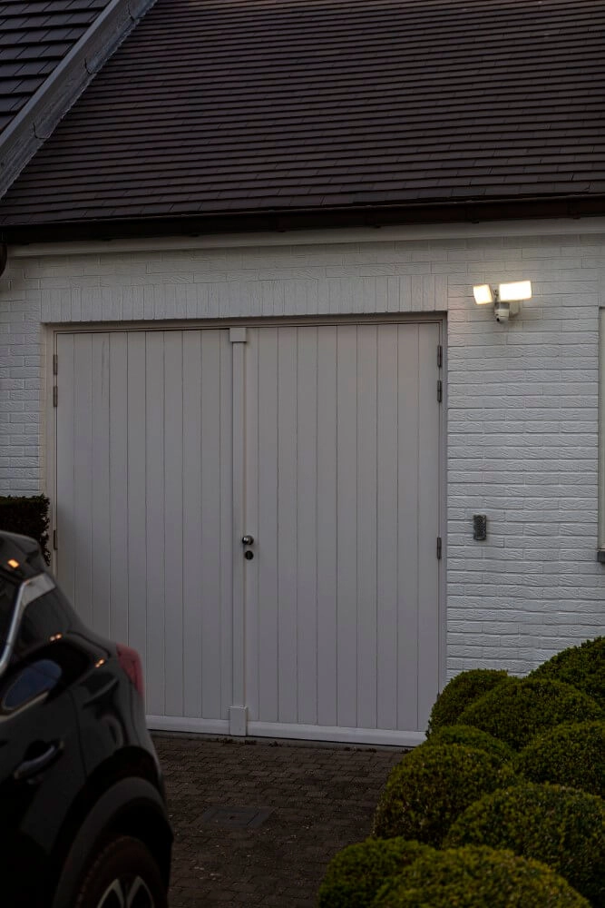 Applique design Libra blanc avec caméra Lutec 6939412013985