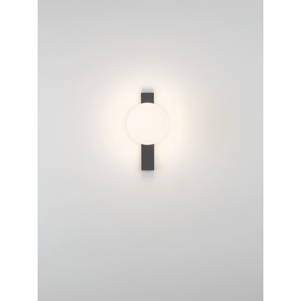 Lampe murale unique Remi Noir avec sphère blanche Lyora 5212017494467