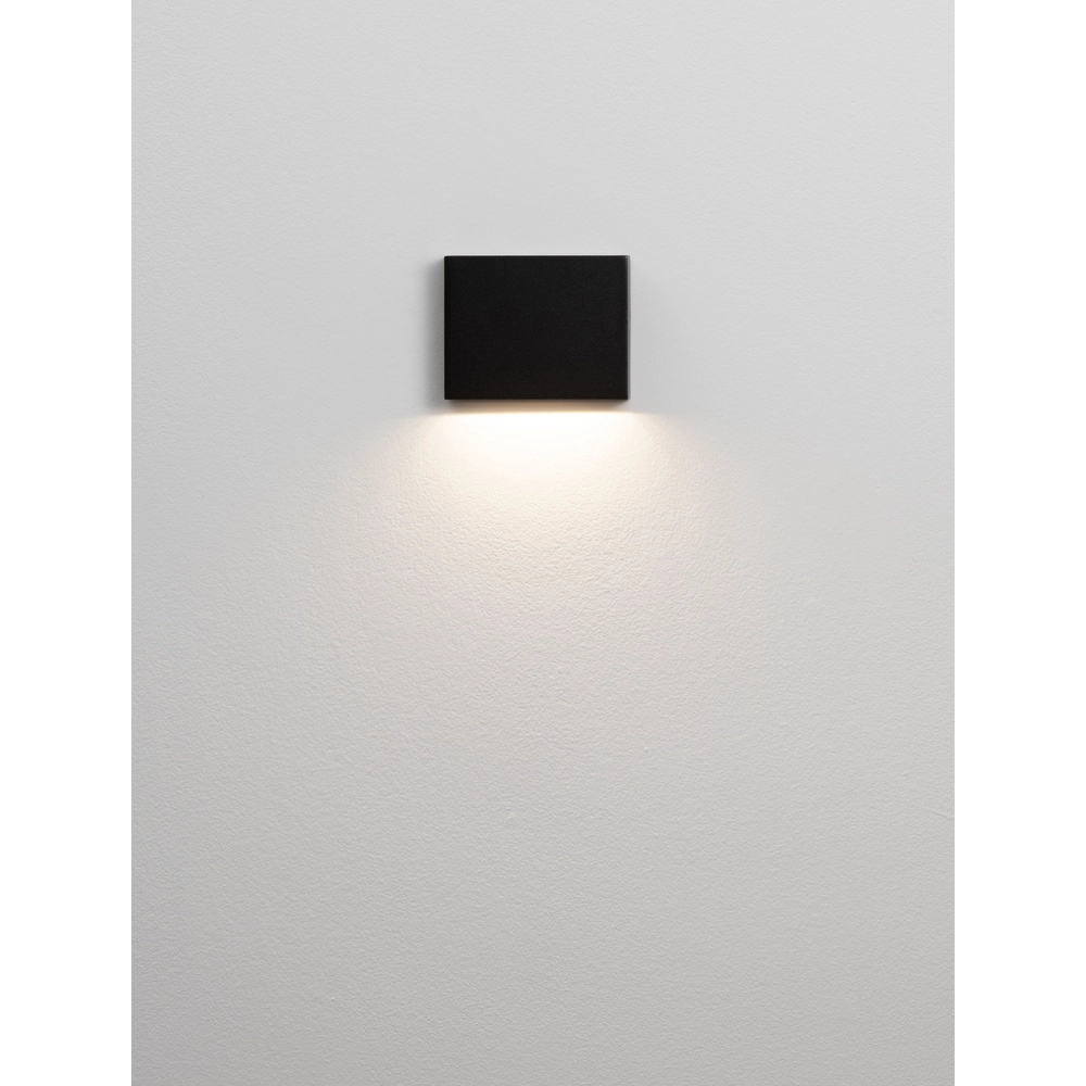 Spot mural épuré Tick Downlighter Noir Lyora 5212017453617