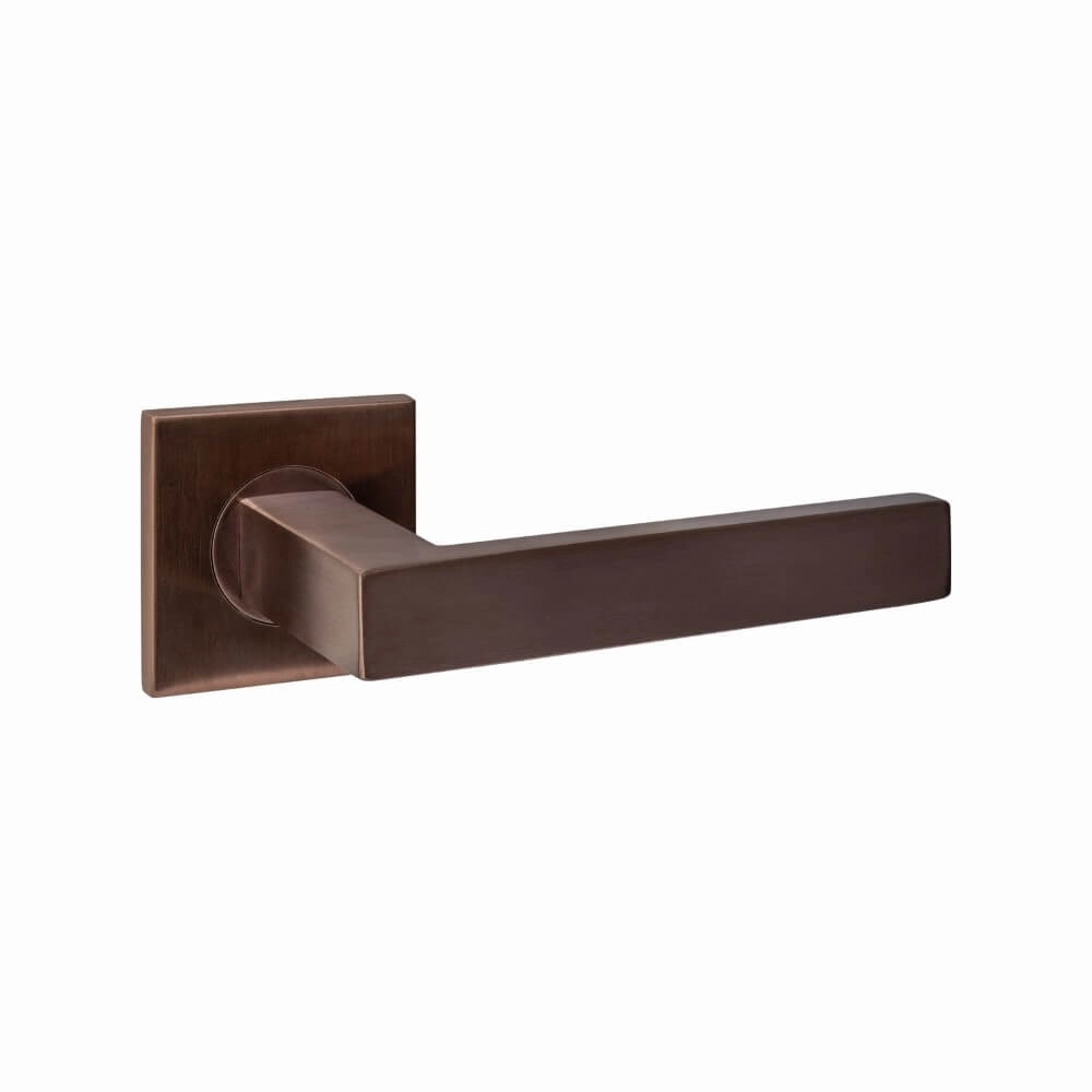 Poignée Q 05 sur rosace carrée bronze