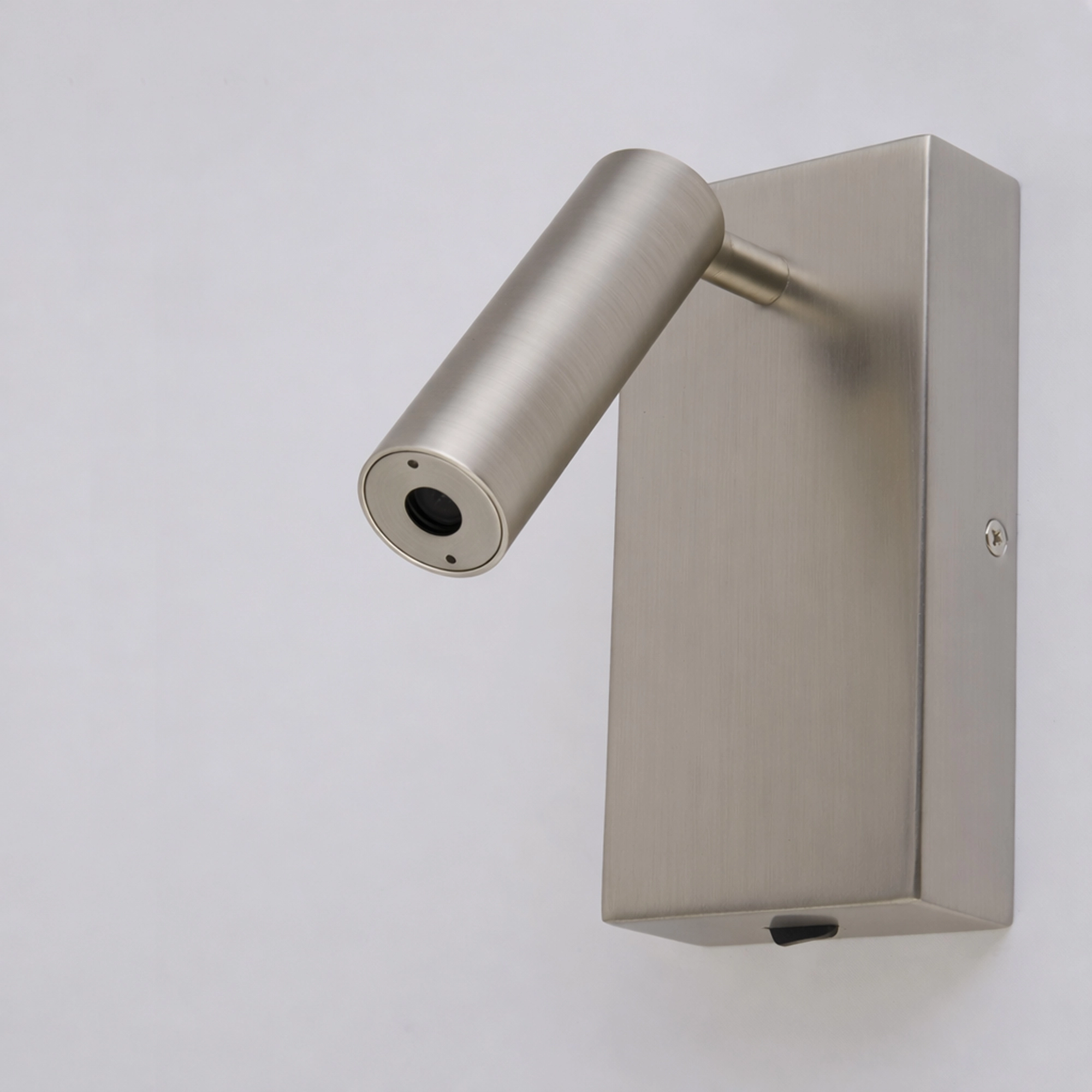 Lampe de chevet Victoria nickel avec connecteur Lyora 5053423308722