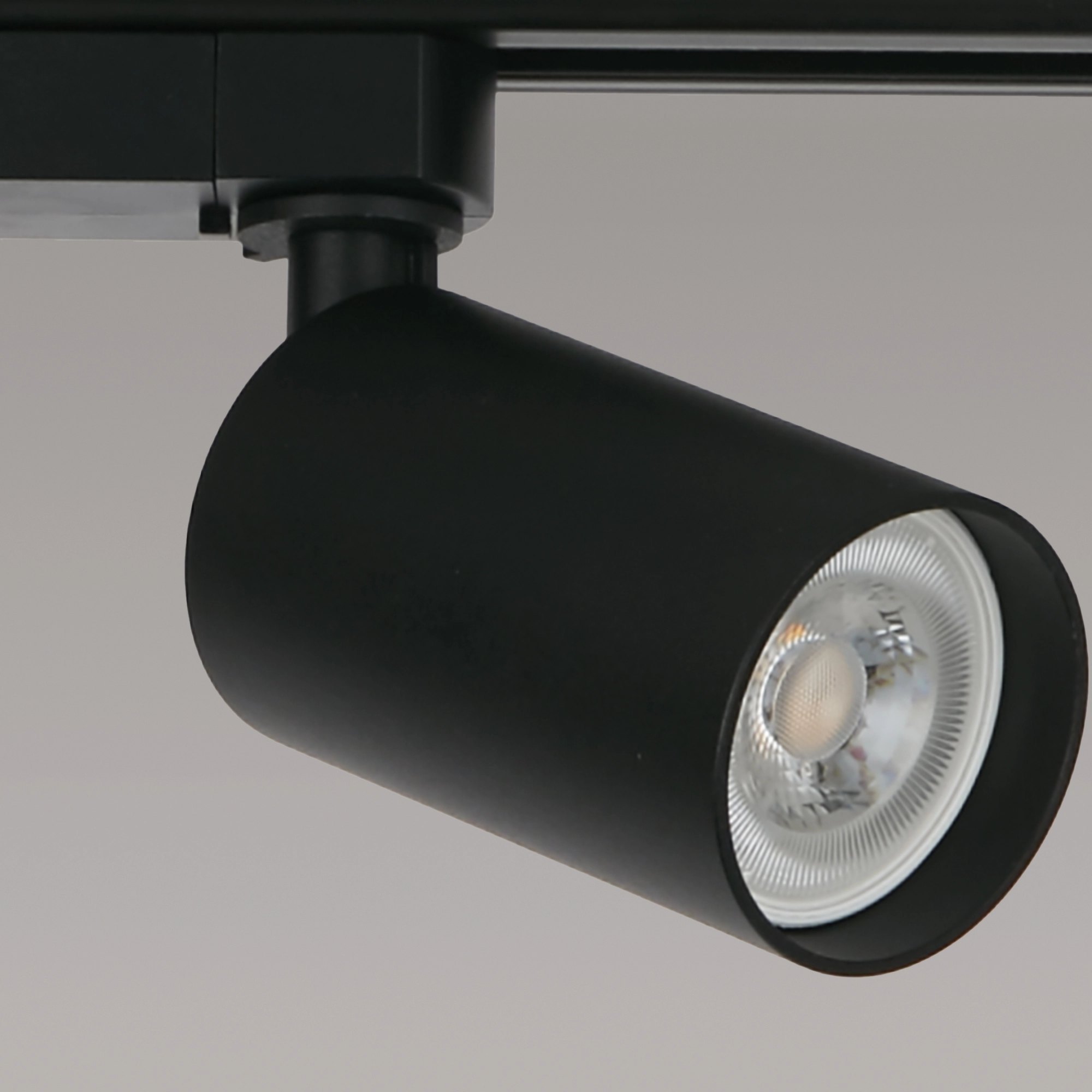 Spot ferroviaire TraQ Orion Noir Lyora 5053423317045