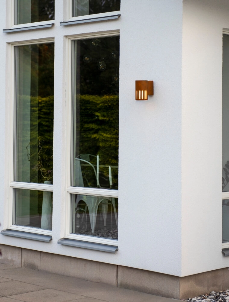 Applique murale design Pistoia Brun rouille avec verre blanc KonstSmide 7318303579721