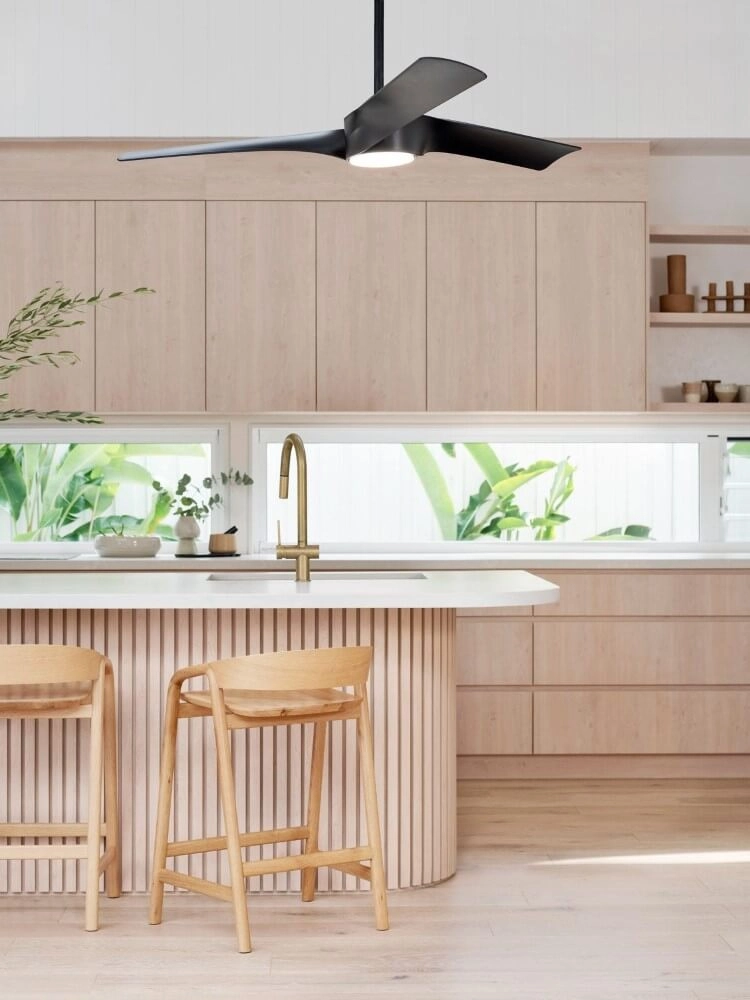 Ventilateur de plafond design Line Ø 132cm noir Beacon 9333509174813