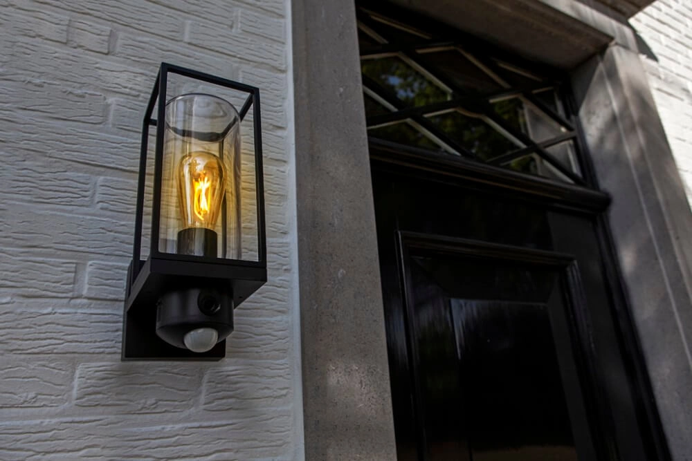 Applique Flair noir avec caméra Lutec 6939412013688